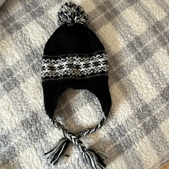 Winter knit pom pom hat black for extreme cold lined inside covers ears O/S - Picture 1 of 5